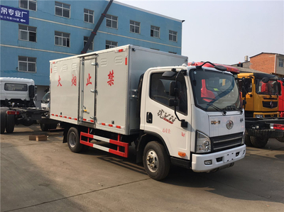 東風途逸危險品廂式運輸車 專業可靠的雜項危險物品運輸解決方案