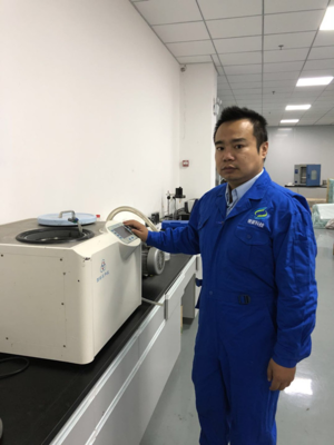 80后張卓然 開拓石墨烯環保材料新天地的杰出專家